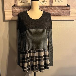 ♥️❄️Trueself Women’s Sweater Black/Gray Striped and Checkered Size XL